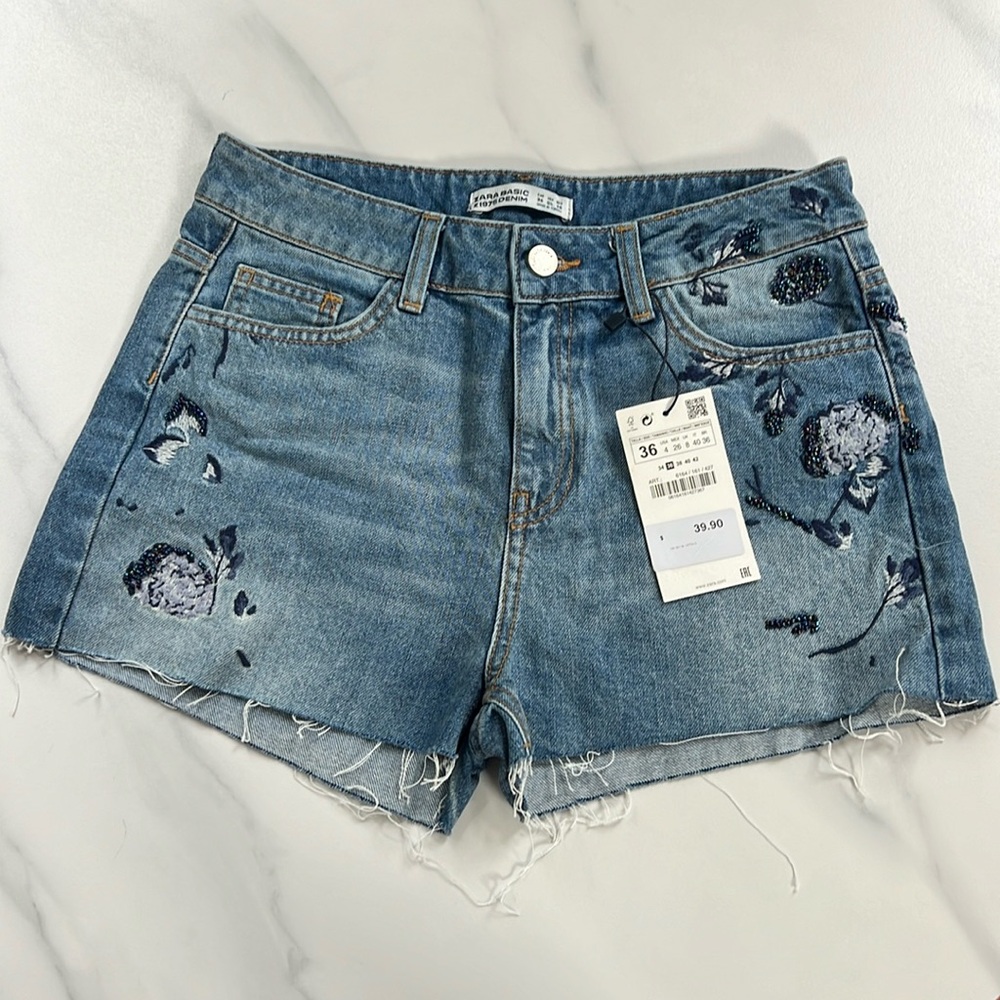 Zara Embroidered Jean Shorts. Size 4.